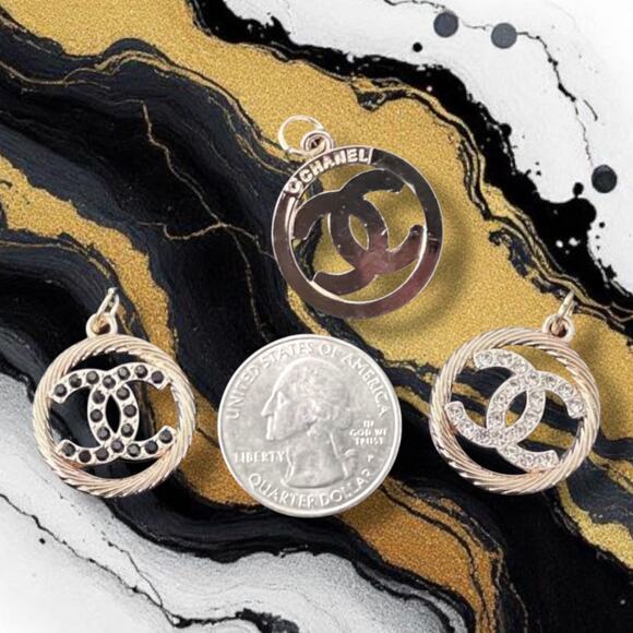 2 Piece Bundle Round Rhinestone Logo Gold Tone Charm Pendant Zipper Pull - Picture 1 of 1